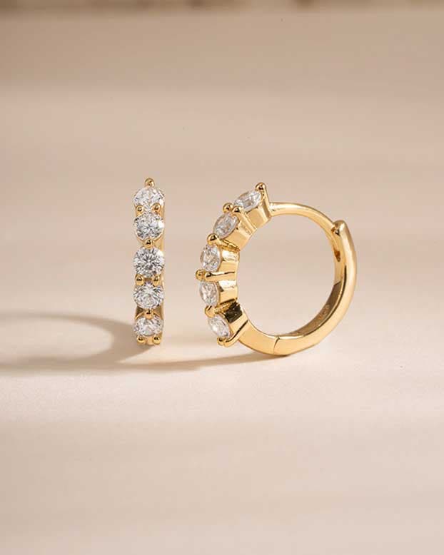Luna Drop Earrings – Minimal Gold Elegance